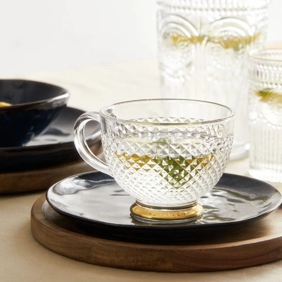 filizanka_barrel_szklana__0.webp Filizanka Barrel Szklana W Kropki Ze Zlota Nozka 0,36 L