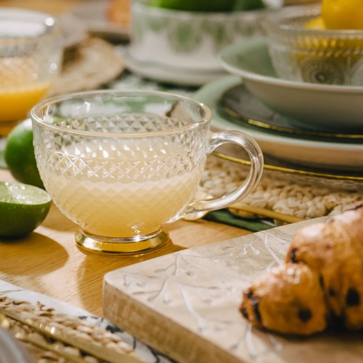 filizanka_barrel_szklana__2.webp Filizanka Barrel Szklana W Kropki Ze Zlota Nozka 0,36 L