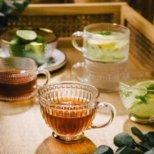 Filizanka Barrel Szklana W Paski Ze Zlota Nozka 0,36 L