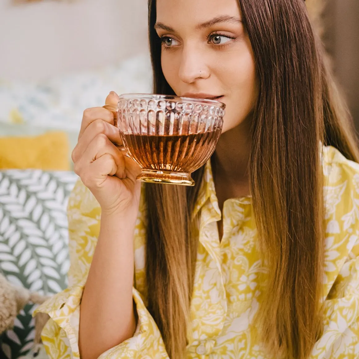 filizanka_barrel_szklana__8.webp Filizanka Barrel Szklana W Paski Ze Zlota Nozka 0,36 L