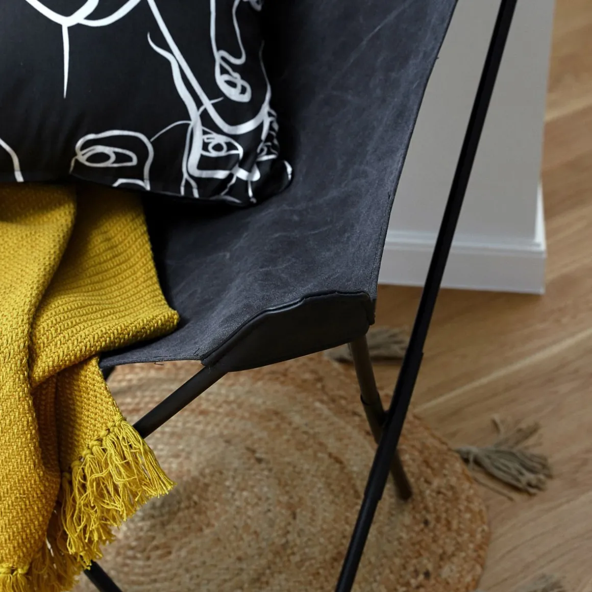 fotel_butterfly_z_metalow_6-2.webp Fotel Butterfly Z Metalowa Rama - Czarna Tkanina 70X80X102 Cm