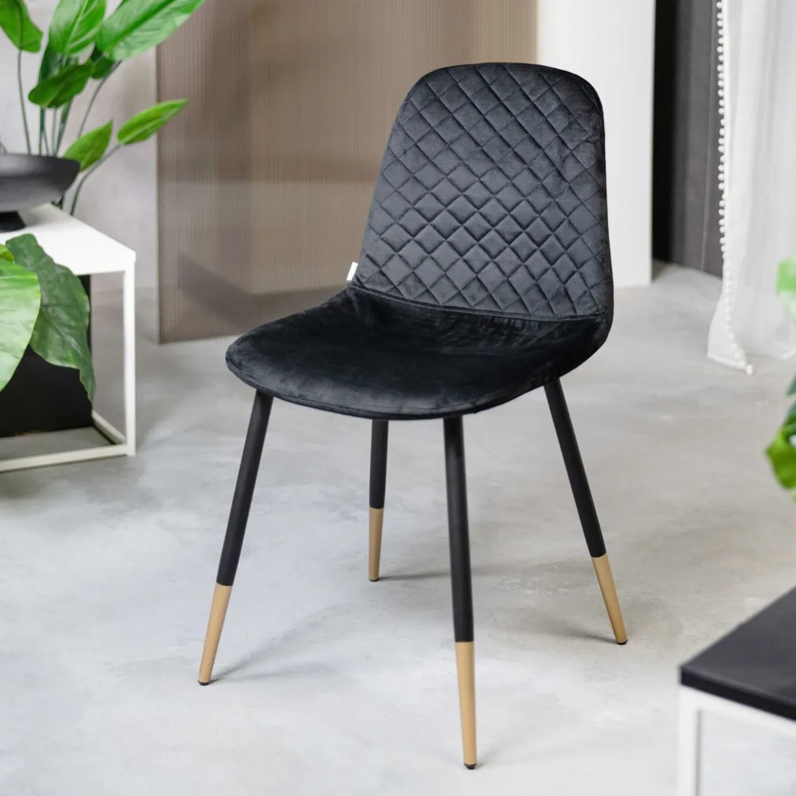 krzeslo_noir_welurowe_cza_0.webp Krzeslo Noir Welurowe Czarne 44X52X85Cm