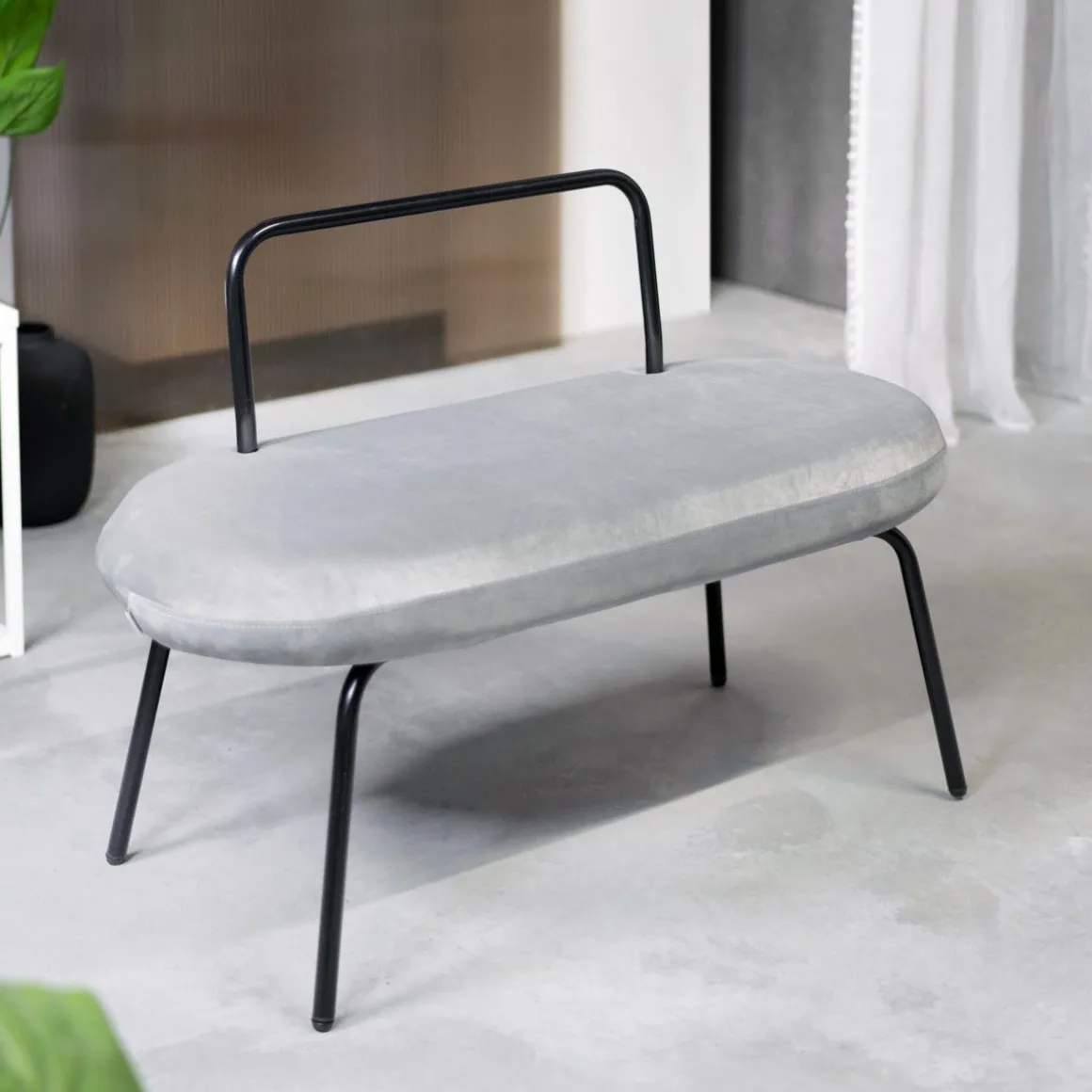 lawka_ina_w_tkaninie_jasn_3.webp Lawka Ina W Tkaninie Jasnoszara 95X45X61 Cm