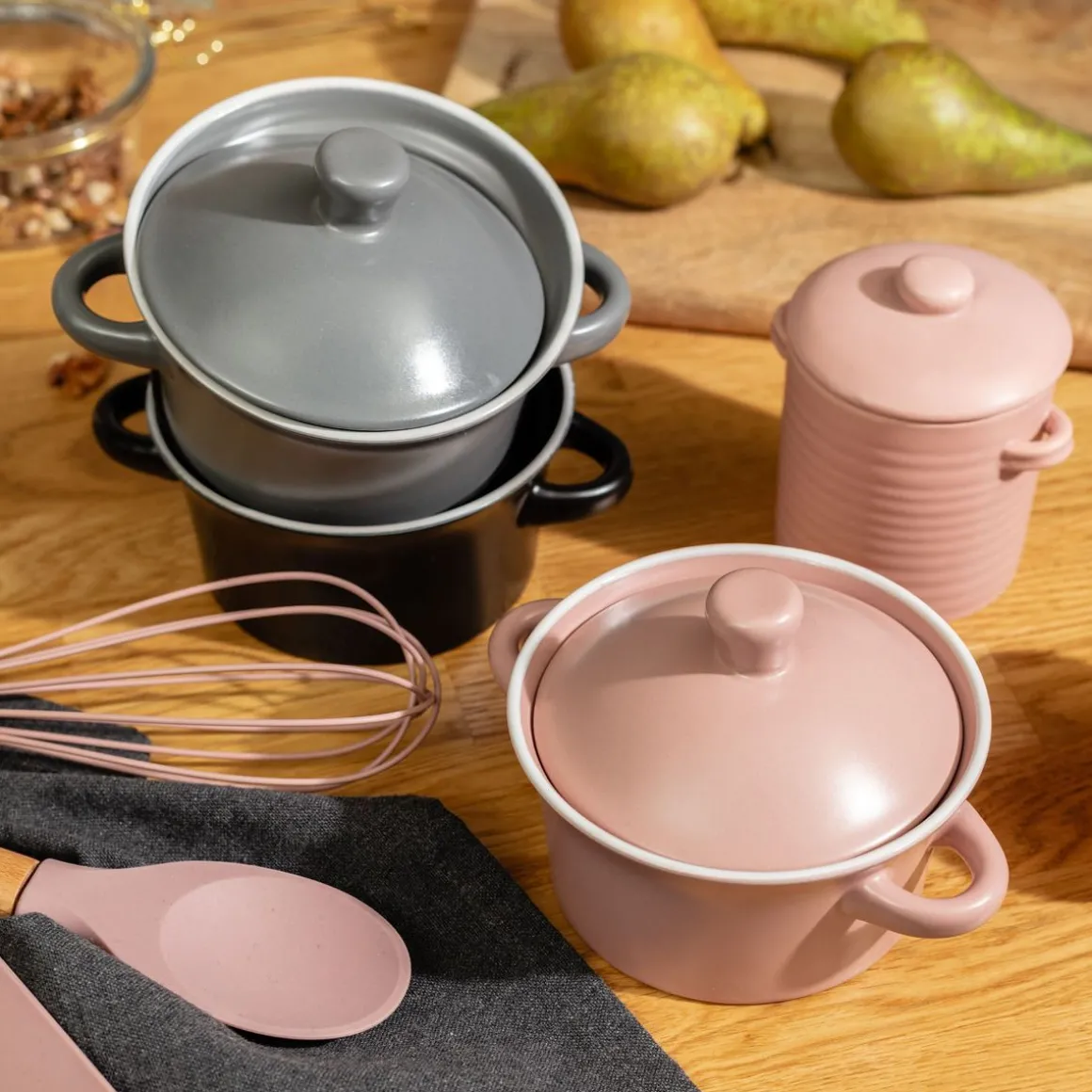 naczyie_do_zapiekania_tin_2.webp Naczyńie Do Zapiekania Tineo Z Pokrywka Czarne 0,35 L