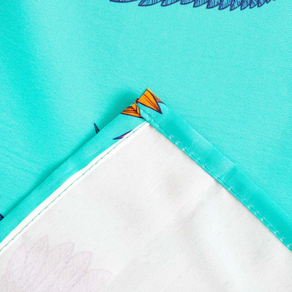 obrus_frida_kahlo_z_wzore_1-1.webp Obrus Frida Kahlo Z Wzorem Kolibra Turkusowy 150X300 Cm