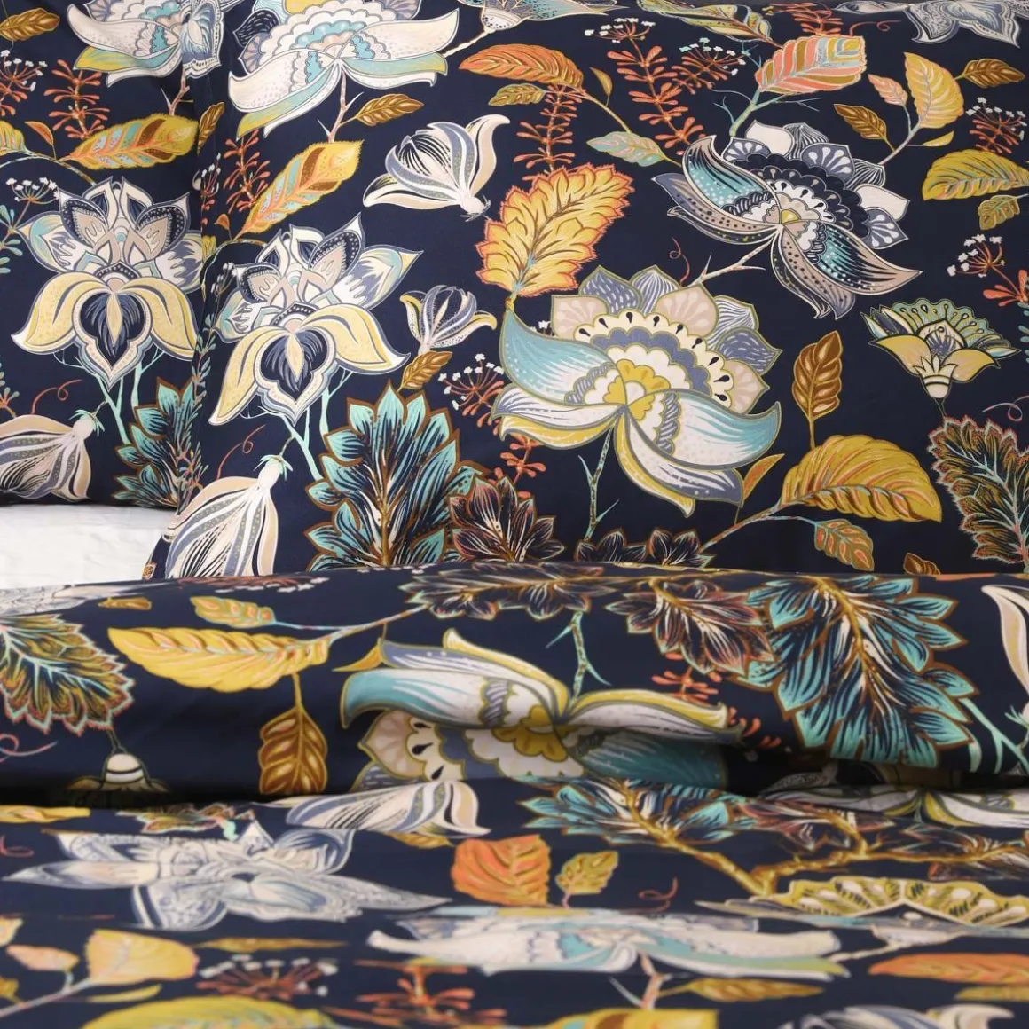 pociel_otamo_z_mikrofibry_2.webp Pościel Otamo Z Mikrofibry W Liscie I Kwiaty 200X220 Cm