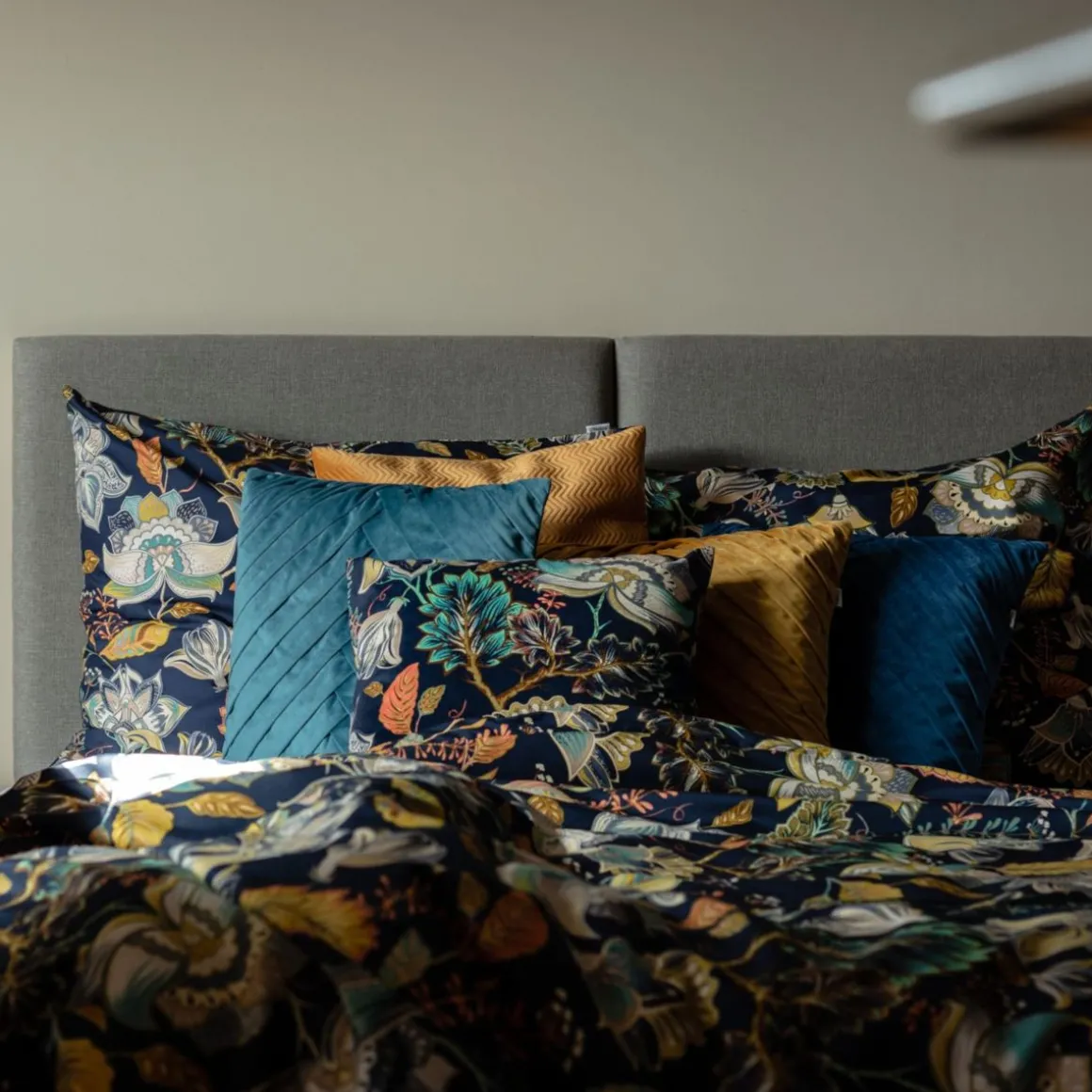 pociel_otamo_z_mikrofibry_4.webp Pościel Otamo Z Mikrofibry W Liscie I Kwiaty 200X220 Cm