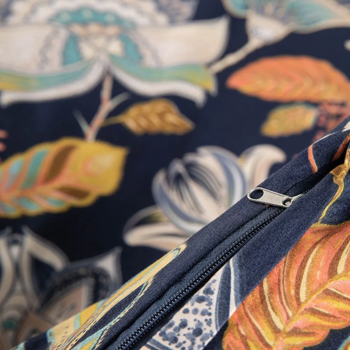 pociel_otamo_z_mikrofibry_9.webp Pościel Otamo Z Mikrofibry W Liscie I Kwiaty 200X220 Cm