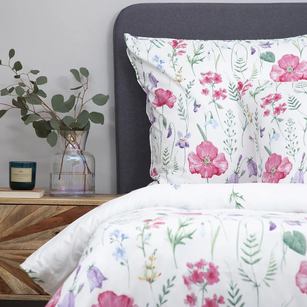 pociel_perhonen_z_mikrofi_0-2.webp Pościel Perhonen Z Mikrofibry W Kwiaty 160X200 Cm