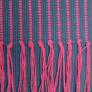 Poszewka Paio Z Fuksjowymi Fredzlami 45X45 Cm