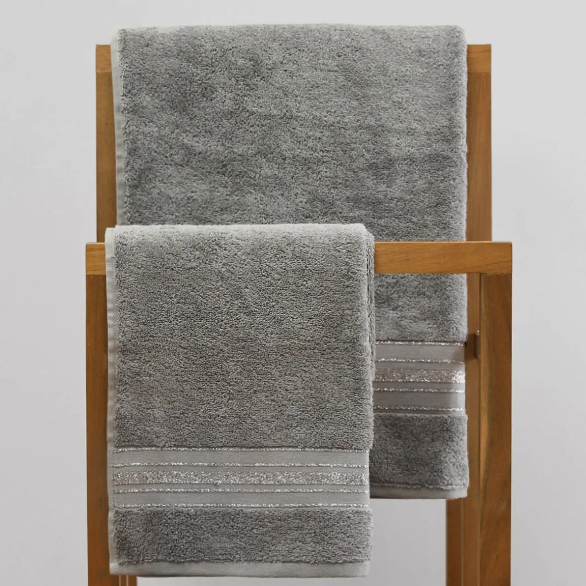 rcznik_duke_z_paskami_lur_0.webp Ręcznik Duke Z Paskami Lureksowymi 50X90 Cm